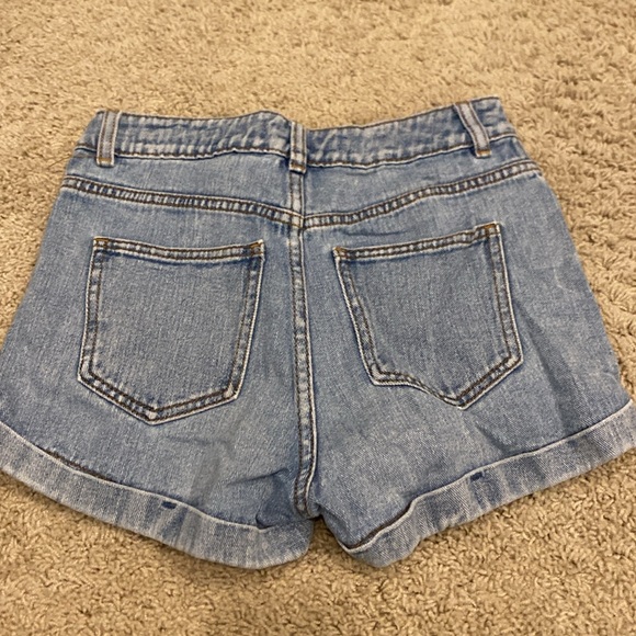 Bullhead Denim Co Mom Jean Short - light denim wash size 1 - Picture 2 of 3